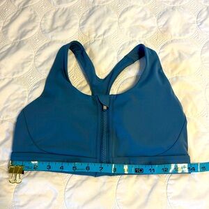 Athletic sports bra zipper front closure